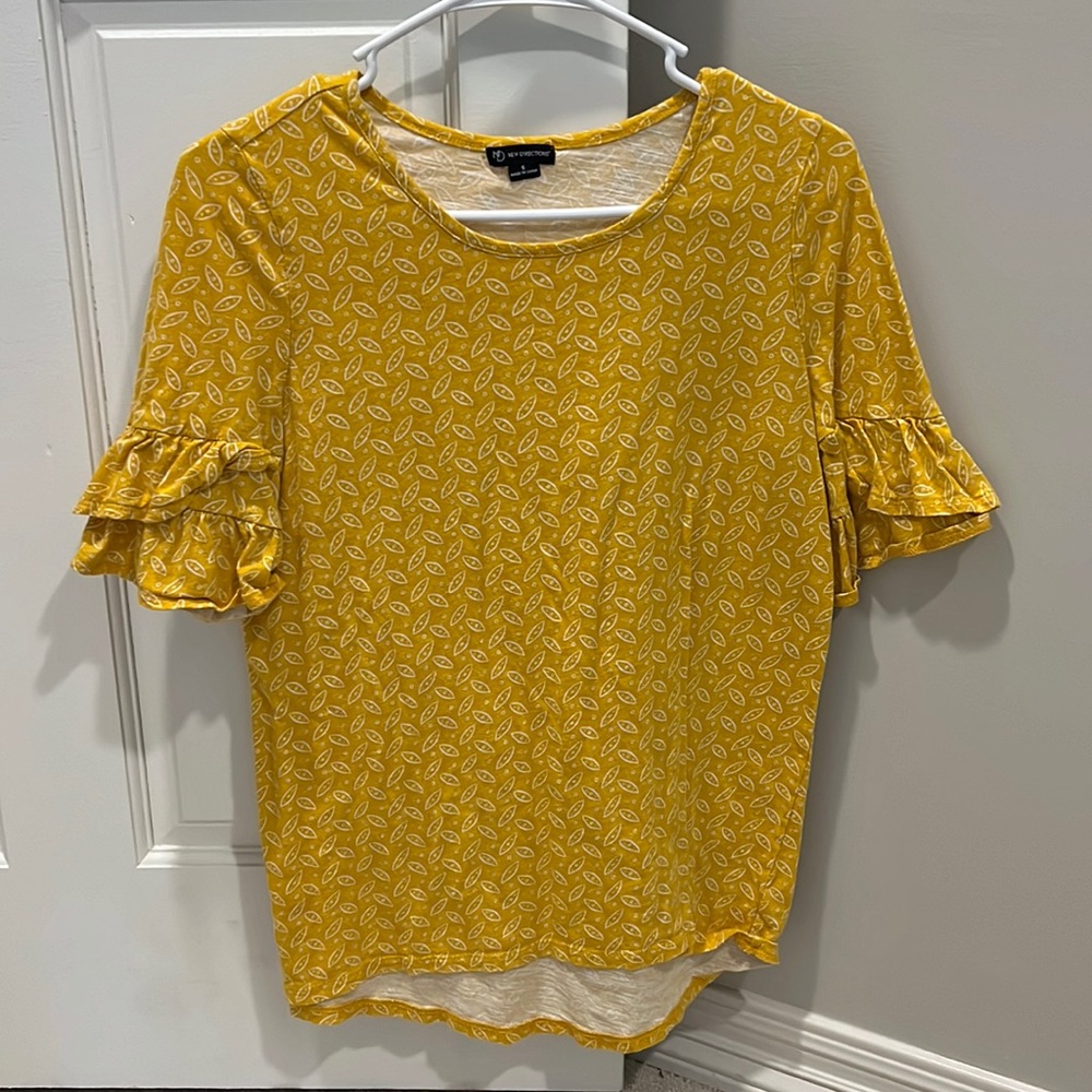 Pretty yellow top with flared sleeves size small